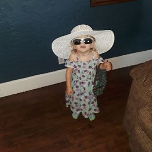 Meet your Posher, Carrie